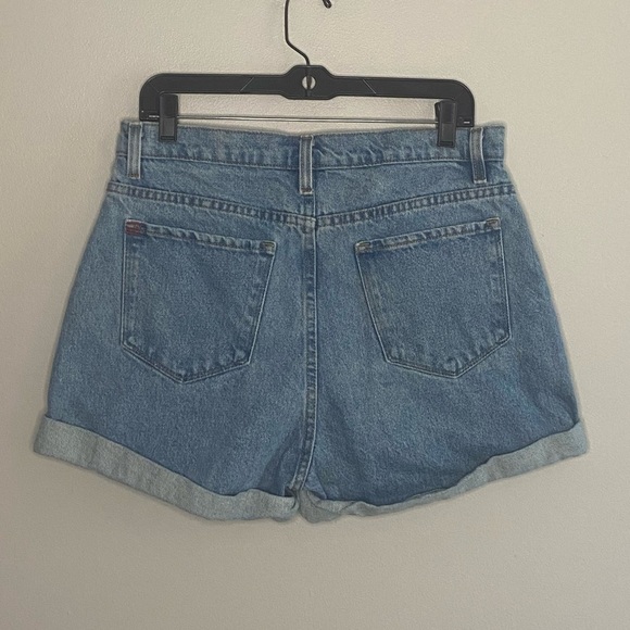 Urban Outfitters BDG Mom High Rise Light Wash Denim Jean Shorts, size 30W - Picture 4 of 9
